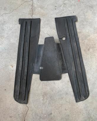 Due pezzi Copri pedana vespa px 125