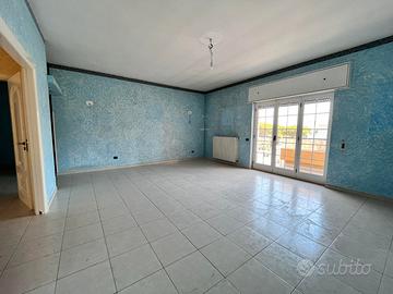 APPARTAMENTO DI AMPIA METRATURA in zona servita