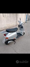 piaggio vespa 125 et4 
