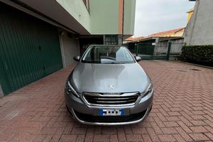 Peugeot 308 1.2 PureTech 130cv – Tetto Panoramico 