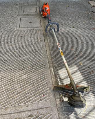 Decespugliatore a scoppio OleoMac
