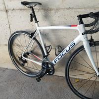 Bici da corsa FOCUS izalco race
