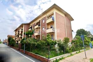 AMPIO 5 LOCALI CON DOPPIO POSTO AUTO