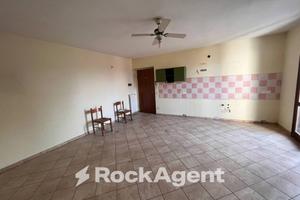 TRILOCALE CON BALCONE