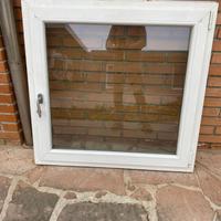 Finestre in PVC 1° cm. 107x103 - 1° cm.100x138