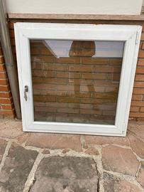 Finestre in PVC 1° cm. 107x103 - 1° cm.100x138