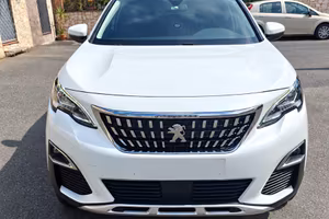Peugeot 3008 allure anno 2018 colore bianco perla