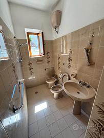 Sanitari ideal standard per bagno con portasapone