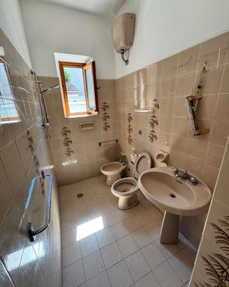 Sanitari ideal standard per bagno con portasapone