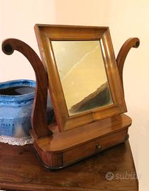 PICCOLA SPECCHIERA DA TOILETTE CON CASSETTO