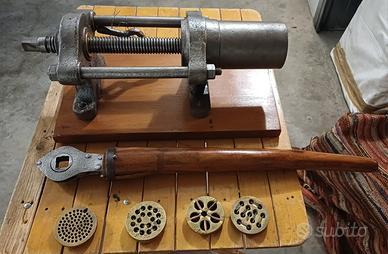 Torchio per pasta da tavola in ghisa 