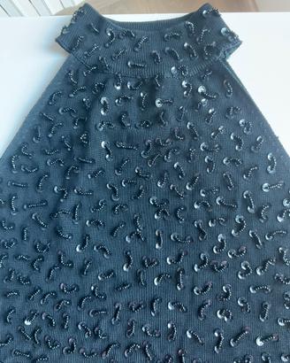 Maglia nera smanicata con perline e paillettes