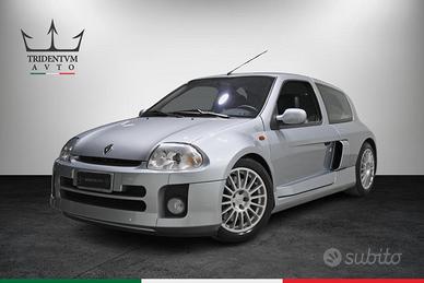 Renault Clio 3.0 V6 Sport 3p