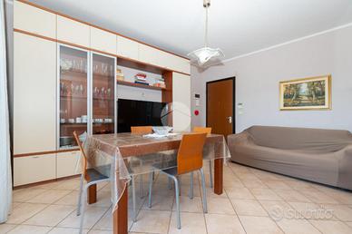 4 LOCALI A CASELLE TORINESE