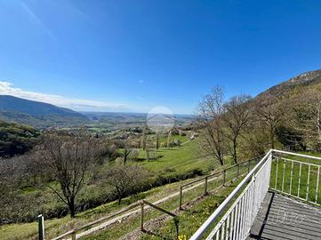 CASA SEMINDIPENDENTE A CAPRINO VERONESE