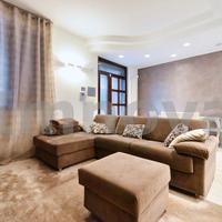 Soluzione di testa con ampio giardino