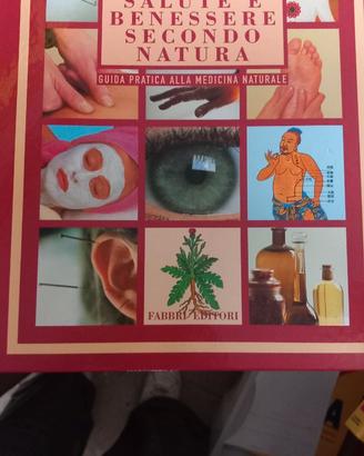 Fascicoli medicina naturale  4 raccoglitori