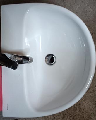 lavabo smaltato completo di miscelatore