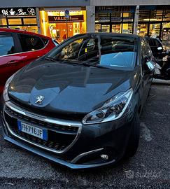 Peugeut 208