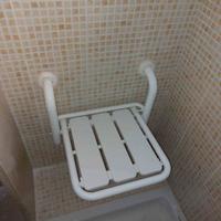 sedia e maniglione  per docce