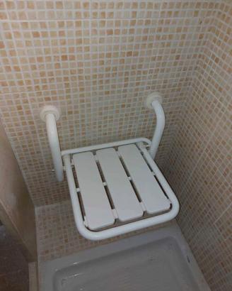 sedia e maniglione  per docce