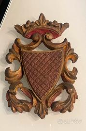Fregio in legno scolpito e intagliato