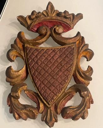Fregio in legno scolpito e intagliato