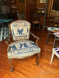 Poltrona stile classico con tessuto Fornasetti