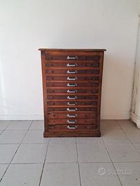 Vecchia cassettiera da tipografia 