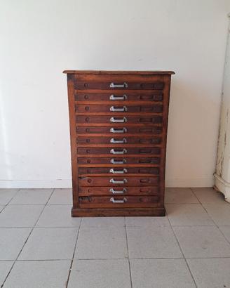 Vecchia cassettiera da tipografia 