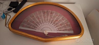 VENTAGLIERA CORNICE LEGNO DORATO E VENTAGLIO