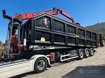 Semirimorchio ribaltabile con gru caricatrice con 