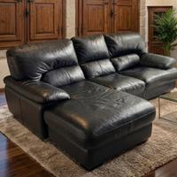 Divano in pelle tre posti con chaise loungue