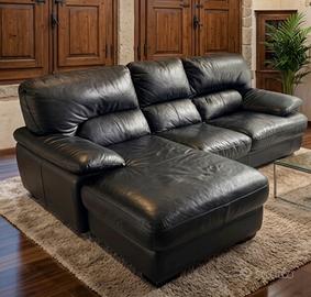 Divano in pelle tre posti con chaise loungue