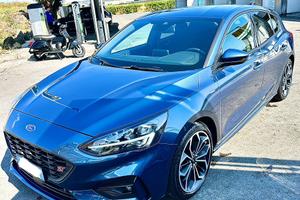 Ford Focus ST Line