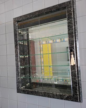 Vetrinetta in legno e vetro