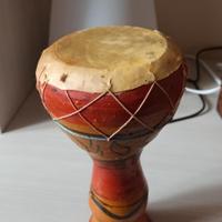 djembe etnico in terracotta e pelle
