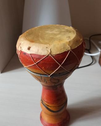 djembe etnico in terracotta e pelle