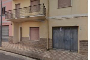 Casa indipendente con cortile, soffitta e garage