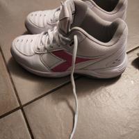 scarpe n. 38  nuove pallavolo + ginocchiere e pols