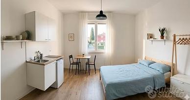 SINGOLA con BALCONE/ VIALE LIBIA