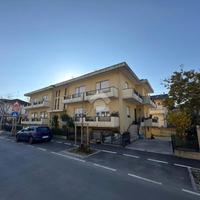 4 LOCALI A CATTOLICA