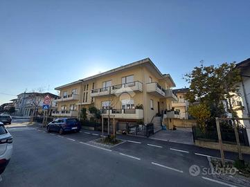 4 LOCALI A CATTOLICA