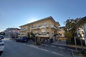 4 LOCALI A CATTOLICA