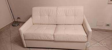 divano letto in ecopelle bianca