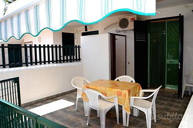 LIDO MARINI 50mt da spiaggia con PATIO ESTERNO