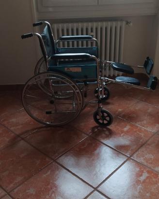 SEDIA A ROTELLE