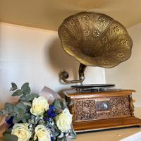 Grammofono vintage in legno intagliato his mMaster