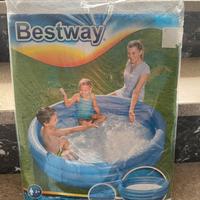 Piscina azzurra per bambini