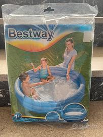 Piscina azzurra per bambini